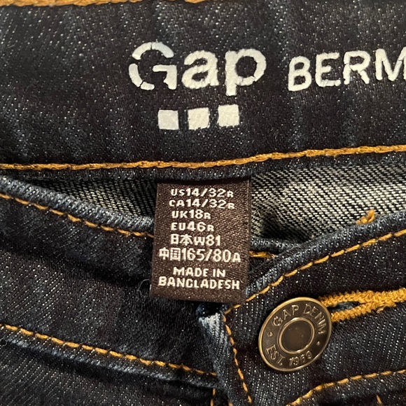 Gap Womens Dark Indigo Mid Rise Bermuda Blue Jean Shorts Size 14-32R - Picture 2 of 5